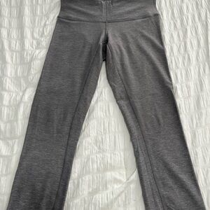 Lululemon Women’s Grey Capri Leggings. EUC Size 4
